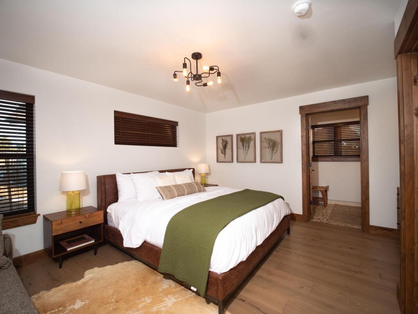 Chic Retreat Indoor Outdoor Fireplace, Private Jacuzzi, Great Location! استيس بارك الغرفة الصورة