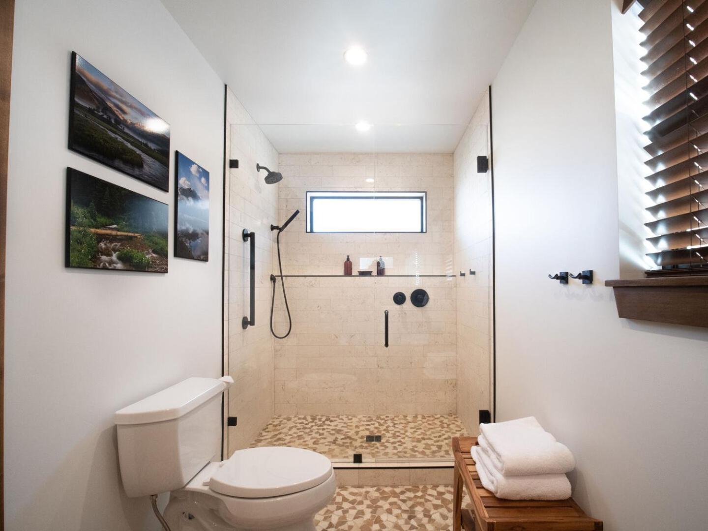 Chic Retreat Indoor Outdoor Fireplace, Private Jacuzzi, Great Location! استيس بارك الغرفة الصورة