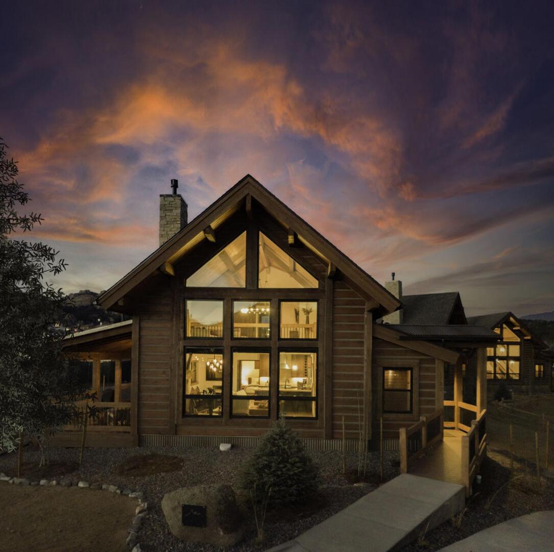 Chic Retreat Indoor Outdoor Fireplace, Private Jacuzzi, Great Location! استيس بارك الغرفة الصورة