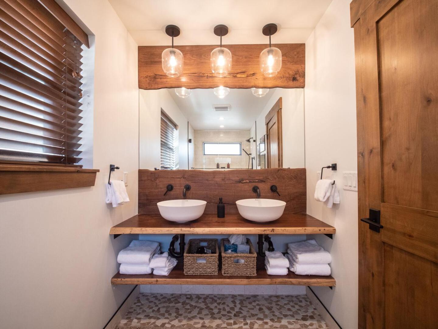 Chic Retreat Indoor Outdoor Fireplace, Private Jacuzzi, Great Location! استيس بارك الغرفة الصورة